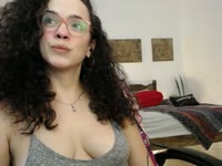 Hiii, I`m Isis, a pretty girl from Rio de Janeiro who loves to get some good attention, I`m a good listener and owner of a crazy mind. I love talk (good english speaker), looove dance and explore myself. I have a lot of energy and I`ll love to spend it all