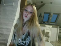 Im lonely and horny blonde teen :)