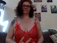 Hello tout le monde. Je n’ai pas de taille mannequin c’est vrai mais j’adore me faire matter. Vous pouvez me demander énormément de choses j’ai peu de tabou. Il paraît que j’ai un regard sexy et cochon