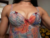 I am a bodybuilding enthusiast where I have sculpted every curve of my body aiming to be muscular and feminine. My body is 100% "flesh", I have no silicone implants.

All photos and videos are of excellent quality, made with dedicated cameras, lenses, and lighting to ensure much higher quality than any smartphone. I also do not use any skin smoothing filters or anything like that so you can enjoy every real detail of my body.