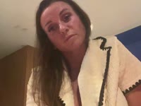 Hey ik ben Nina. Korte intro .. ik ben klein van stuk maar groots in presence, love it. Dominant op een speelse manier.ik hou van nieuwe uitdagingen! Oeh, ik voel de vibes al ..