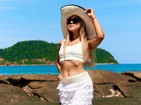 naked girl with webcam fingering pussy ArianaWells