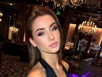 naked girl with webcam masturbating Minnie