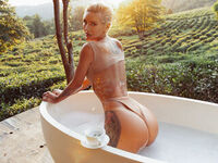 fingering camslut MoniqueHils