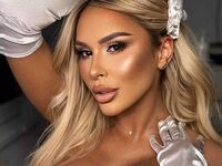 chat with cam SelenaVoss