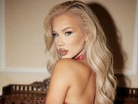 strip tease AlmaGrace