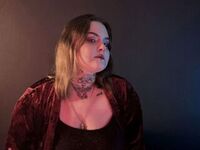 camslut masturbating AliceLinger