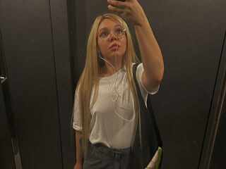 hot cam girl fingering shaved pussy AnnaSebastian