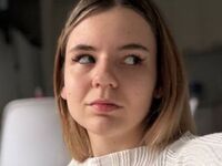 camslut fingering pussy AnnikaMorgan