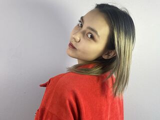 topless webcamgirl BellaWaves