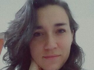 cam girl masturbating with vibrator CarolineDid