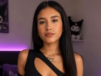 camgirl masturbating with vibrator CherryMyla