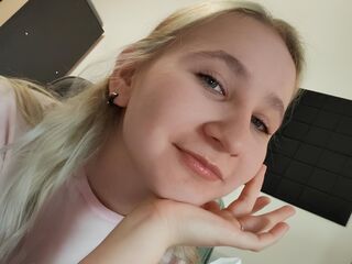 topless cam girl ChristiaRetterat