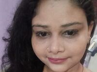 camgirl playing with dildo CurvySoniya