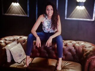 camgirl masturbating with dildo DamarisPommes