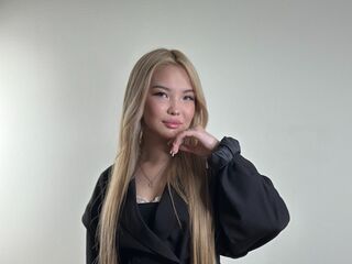 cam girl playing with vibrator DaphneBaczewski