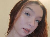 camwhore masturbating with dildo DareleneEves