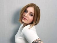 naughty camgirl fingering shaved pussy ElenorLandes