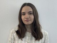 girl showing tits ElishaPelini