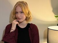 camgirl playing with vibrator ElzaMays