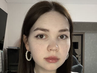 free video chat room EmiliRoyzi