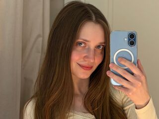 camslut naked EmmaSagge