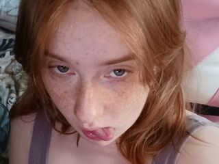 cam girl playing with dildo ErnestinaDary