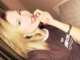 camgirl playing with sextoy FlossieRoseth