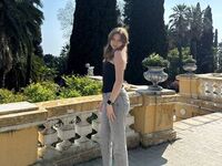 camgirl showing pussy GloriaBrook