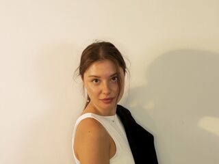 naked camgirl gallery HilaryMcgrath