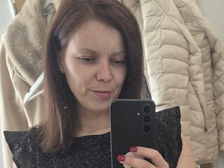naughty cam girl fingering shaved pussy JaninaSweet