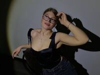 naked cam girl fingering pussy JennyBlossom