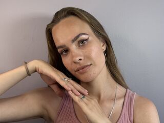 cam strip tease JerilynMominee