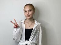 girl fingering shaved pussy KarineBrinkmeyer