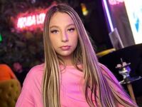 camgirl playing with vibrator KendraRoxen