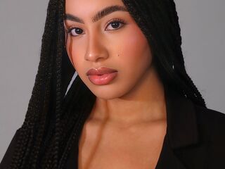 topless webcamgirl KloeBenetti