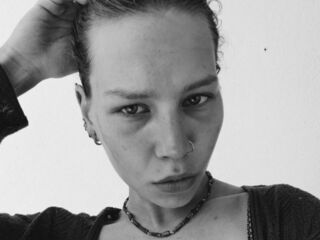 naughty cam girl fingering shaved pussy LeeanneYepes