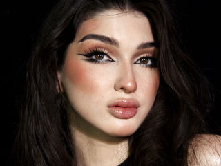 camslut showing tits LeilaMyers