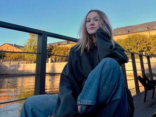 hardcore webcam LillyStill