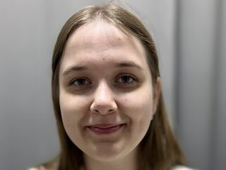 camslut spreading pussy LindaLeen