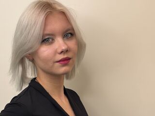 naked camgirl fingering pussy LindsayMcirvin