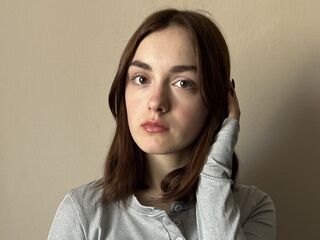 cam girl masturbating with vibrator LouanneNading