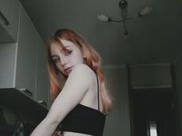 masturbating camgirl MaeEastes