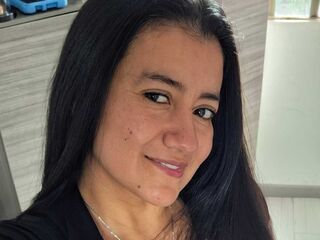 girl showing pussy MariaThomp