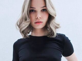 naked webcamgirl picture MarielMessina