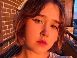 camgirl masturbating with vibrator MarilynSwinerton