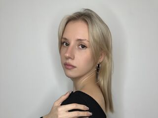 camgirl showing tits MarlaPankake