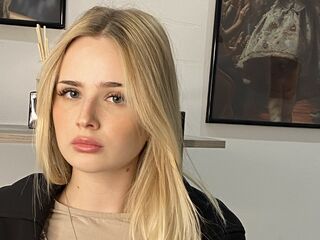 naughty camgirl photo MarnieRhyner