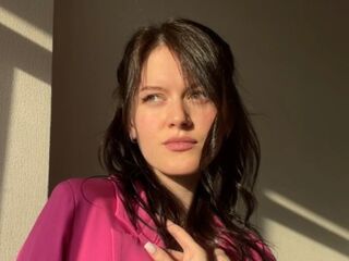 fingering girl cam picture MaudGuerrido