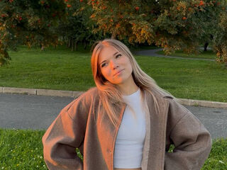 masturbating webcamgirl MichaelaFox